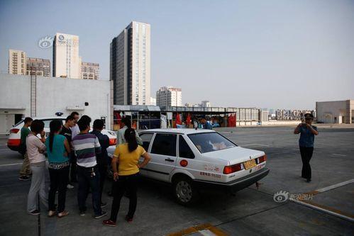 楼顶吃瓜的视频,楼顶吃瓜视频走红网络