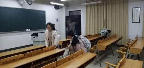 教室课桌吃瓜视频大全,揭秘教室课桌吃瓜视频背后的趣味瞬间